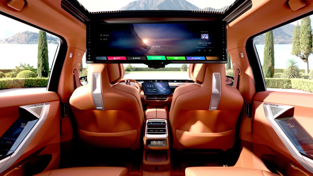 Новий BMW X5 просторіший за флагманський X7 та оснащений 8K-кінотеатром, але він не для вас