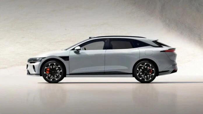 Tesla Model 3 обігнала Zeekr 7GT у дальній поїздці попри повільнішу зарядку