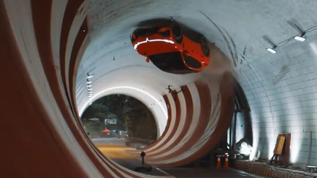 Електрокар із Китаю виконав трюк Шумахера — петлю на 360° у тунелі, однак реальність розходиться з тим, що показує ролик