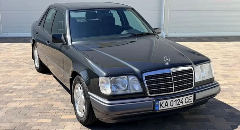 31-річний Mercedes-Benz E-Class W124 має лише 18 тис. км пробігу: його продають (фото)