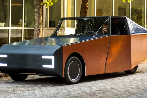 Студентський електрокар за підтримки BMW, схожий на саморобний Cybertruck, завершує день із більшим зарядом, ніж мав на старті