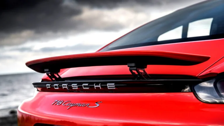 Очільник Porsche відстояв електромобіль 718 і придивляється до моделі, що буде вищою за 911