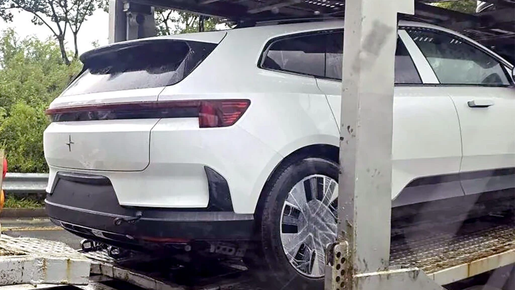 У новому кросовері Polestar 4 виявили те, чого купе відмовилося додавати