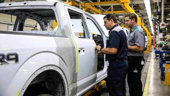 Ford скорочує електромобілі та робить ставку на гібриди