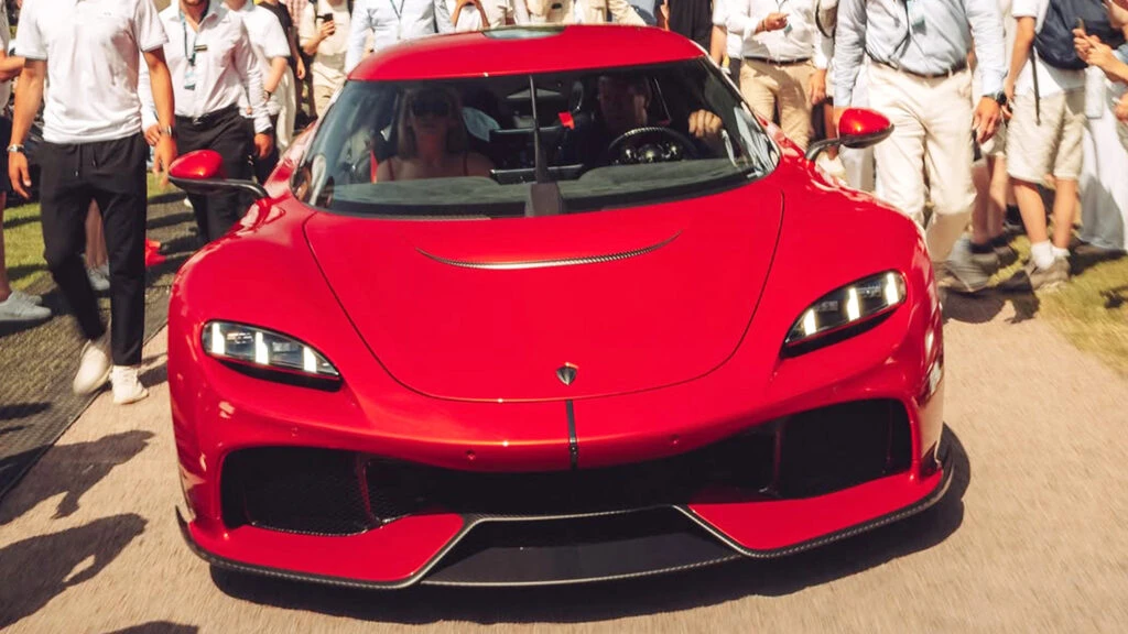 Перший на планеті Koenigsegg Gemera вартістю $3 млн розбили невдовзі після передачі ключів власнику
