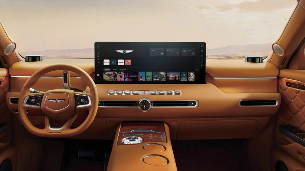 Genesis GV90 дає змогу побачити, як екран-гігант сягає ще більших розмірів задля бездоганного кінотеатру в салоні авто