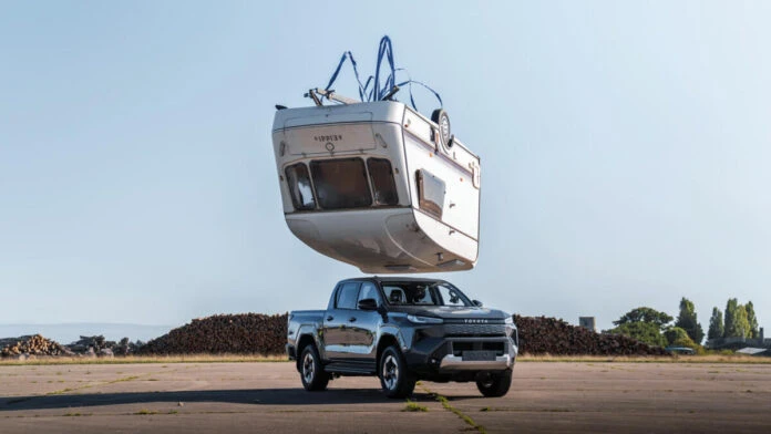 Toyota повторила легендарний тест Top Gear з новим Hilux