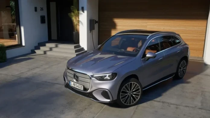 Mercedes-Benz платитиме власникам електромобілів за час біля розетки