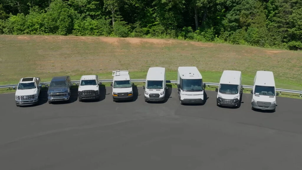 Великі вантажівки та фургони погано уникають зіткнень, каже IIHS Великі вантажівки та фургони погано уникають зіткнень, каже IIHS
