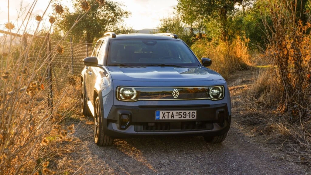 Renault 4 E-Tech спереду