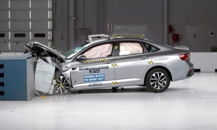Volkswagen Jetta і Toyota Corolla поступилися Mazda 3 у краш-тестах
