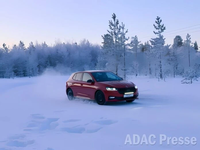 ADAC перевірив зимові шини 16 моделей: експерти назвали найкращі та небезпечні варіанти